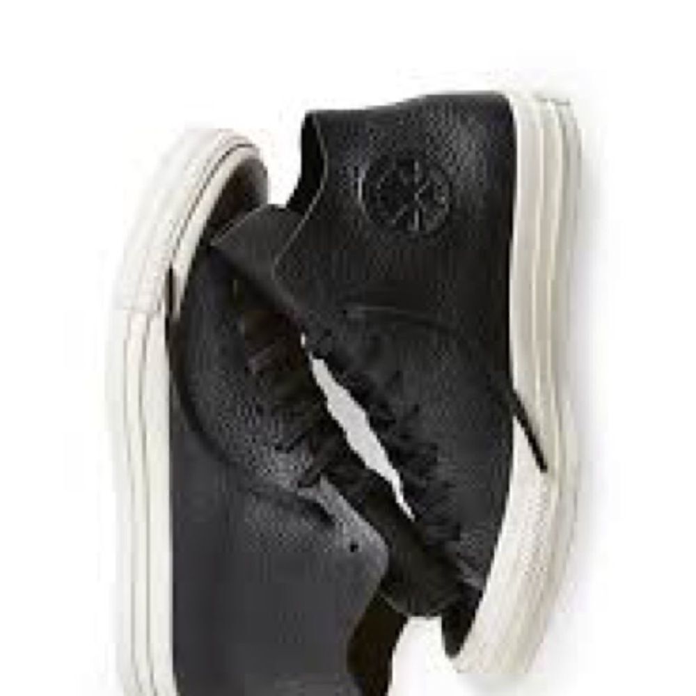 Converse | Unisex Chuck Taylor All Star Hi Leather Lace Up Sneakers | M3 W5